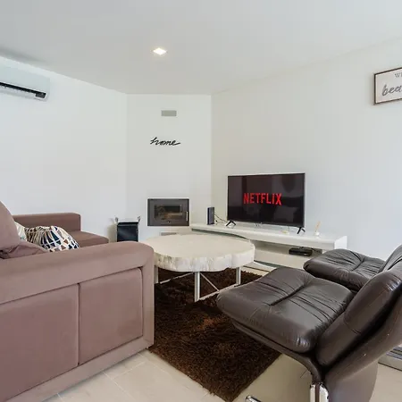Palo Alto Villa *